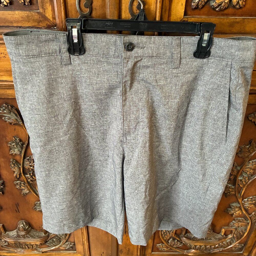 Men’s Ben Hogan Gray Flat Front Golf Shorts Waist 34 Stretch Recycled Polyester.